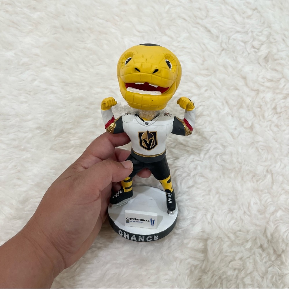 LAS VEGAS GOLDEN KNIGHTS CHANCE BOBBLEHEAD SGA MASCOT 2018 INAUGURAL SEASON - Picture 7 of 8